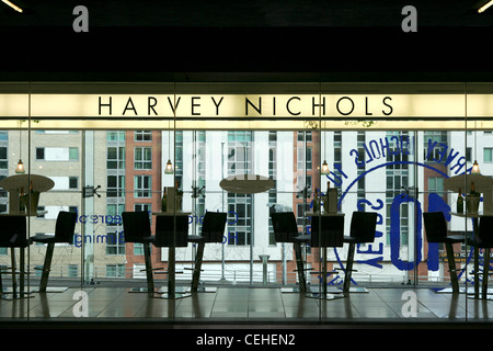 Harvey Nichols bar à champagne vide dans la boîte aux lettres birmingham uk. Banque D'Images