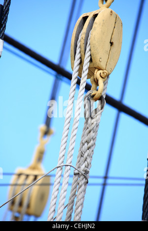 Mâts et corde de voilier ancien bateau détail Banque D'Images