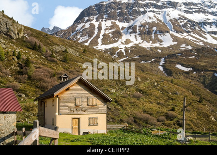 Refuge de montagne Alp Sur Aqua au col du Julier Route Engadine, Suisse. Berghütte Alp Sur Aqua suis Julier, Oberengadin, Schweiz. Banque D'Images