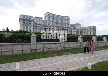 Le Palais du Parlement désormais Sénat roumain à Bucarest, Roumanie Banque D'Images