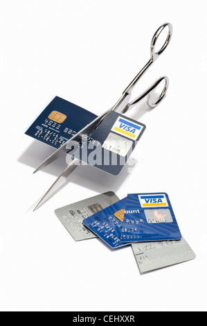 Coupe ciseaux d'une carte de crédit Visa Banque D'Images