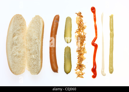 Fast food, nutrition. les ingrédients d'un hot dog. Banque D'Images