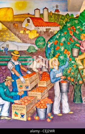 Créé en 1934 par l'artiste Maxine Albro, une fresque dans le réalisme social style artistique intitulée "L'agriculture de la Californie' Banque D'Images