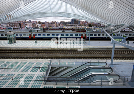 Plate-forme à la gare de Liège-Guillemins à Liège, Belgique Banque D'Images