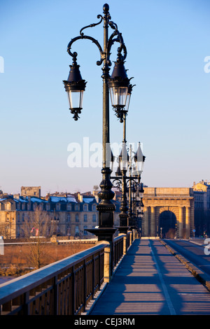 Pont de Pierre pont traversant la Garonne, Bordeaux, France. Banque D'Images