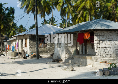 Maisons de village Porto de Galinhas côte est de Zanzibar, Tanzanie Banque D'Images