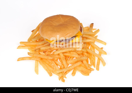 McDonald's double cheeseburger et frites ou chips sur fond blanc dentelle USA Banque D'Images