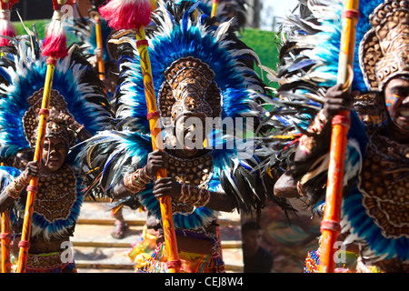 Les danseuses Tribal festival Dinagyang,2012,la ville d'Iloilo, Philippines Banque D'Images