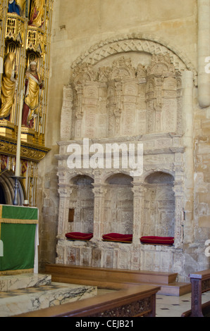 Le maître-autel dans la Nef, Wymondham Abbey, l'église paroissiale de St Mary et St Thomas de Canterbury, Norfolk, Angleterre, Royaume-Uni. Banque D'Images