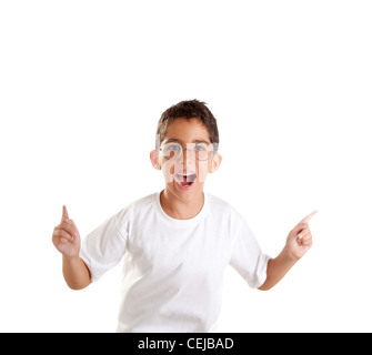 Enfants Enfant Garçon à lunettes nerd et heureuse expression isolated on white Banque D'Images