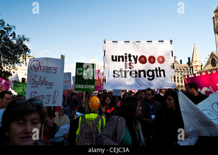 Bannière nus et président Aaron Porter sur manifestation contre la hausse des frais de scolarité au centre de Londres, le 10 novembre 2010 Banque D'Images