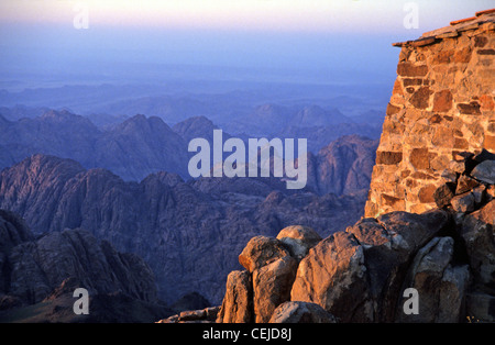 Désert du Sinaï scène dans la haute gamme, en Égypte. St Catherine's Mountain. Banque D'Images