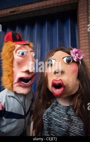 L'Angleterre, Londres, Southwark, masqué Participant au 'Carnaval del Pueblo' Festival (le plus grand festival de rue d'Amérique latine) Banque D'Images