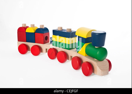 Un train jouet en bois de l'enfant Banque D'Images