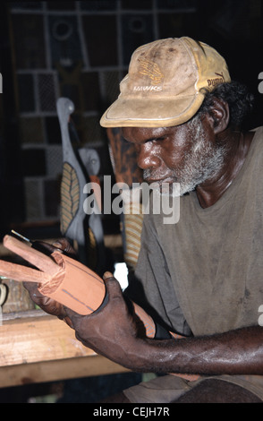 L'homme des autochtones et de l'art Tiwi à Bathurst, Australie, îles Tiwi Banque D'Images