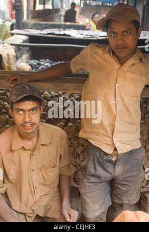 Les travailleurs migrants à Mumbai, Maharashtra - Kumbharwada, Dharavi Banque D'Images