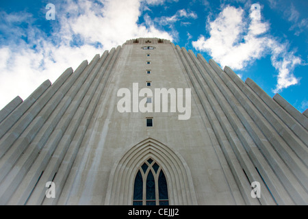 Église moderne hallgrimskirkja à Reykjavik - Islande Banque D'Images