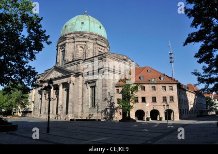 Église catholique romaine de Sainte Elisabeth (St. Elisabethkirche) sur avec sa coupole de Jakobsplatz, Nuremberg, Allemagne Banque D'Images