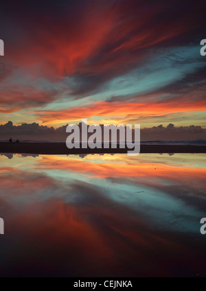 Magnifique ciel crépusculaire, Corrimal Beach, NSW Australie Banque D'Images