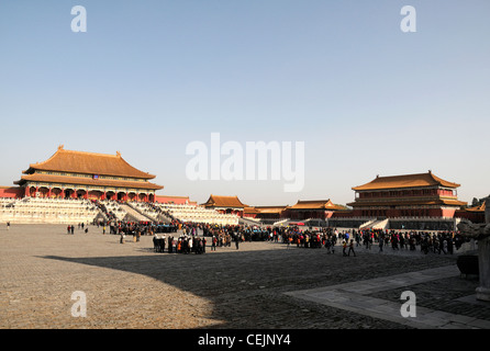 Deuxième grande cour 2ème plus grande salle de l'harmonie suprême Forbidden City Beijing Chine touristes Banque D'Images