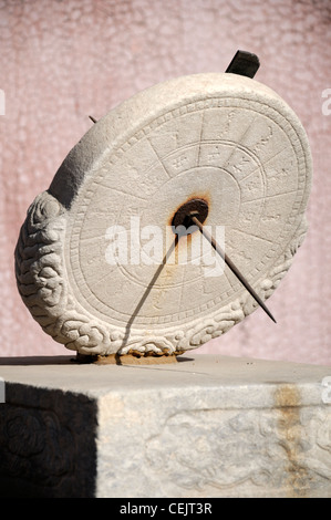 En cadran solaire Forbidden City Beijing temps maintenir les anciennes méthode de maintien de l'appareil antique Banque D'Images