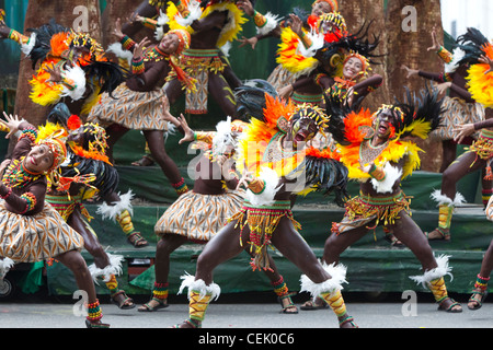 Les danseuses Tribal festival Dinagyang,2012,la ville d'Iloilo, Philippines Banque D'Images