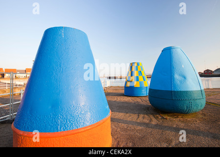 Vieux bouées à Sunderland, Marina de Wearmouth, UK. Banque D'Images