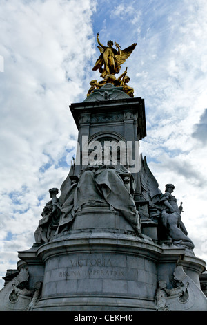 Victoria Memorial en face de portes principales à Buckingham Palace Banque D'Images