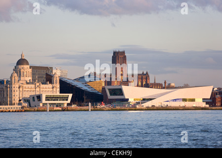 Skyline et front de mer, Liverpool, Angleterre Banque D'Images