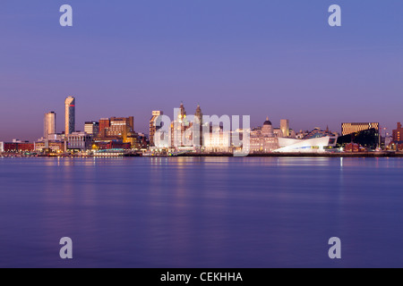 Skyline et front de mer, Liverpool, Angleterre Banque D'Images