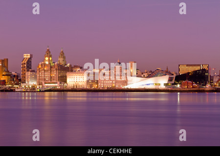 Skyline et front de mer, Liverpool, Angleterre Banque D'Images