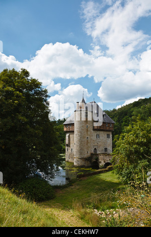 La tour donjon de Crupet Château, Wallonie, Belgique. Banque D'Images