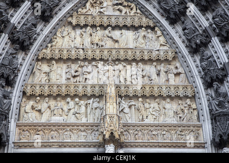 Allemagne, Cologne, la cathédrale de Cologne, à l'Ouest, façade, Principale, Portal, Portal de Marie, Secours tympan Banque D'Images