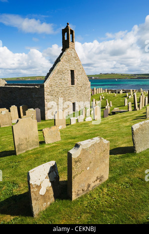 Saint Mary's église paroissiale médiévale dans le village de Pierowall, sur l'île de Westray, Orkney Islands, en Écosse. Banque D'Images