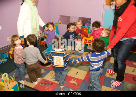 Nous sommes les enfants d'école maternelle/early learning centre dans le quartier de Kensington multiculturelle très Brooklyn, NY Banque D'Images