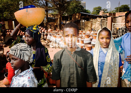 Les enfants africains de Niamey, Niger. Banque D'Images