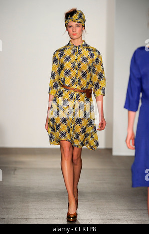 Karen Walker New York pour WearSpringSummer 2012 Banque D'Images