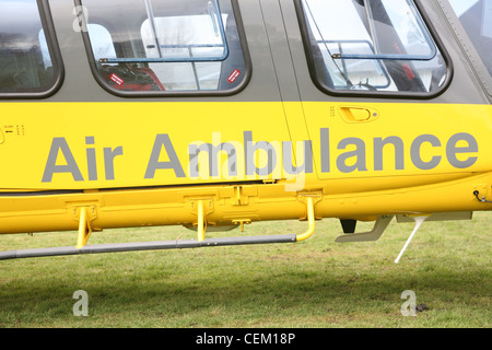 Le leicestershire air ambulance sur le sol à un appel Banque D'Images