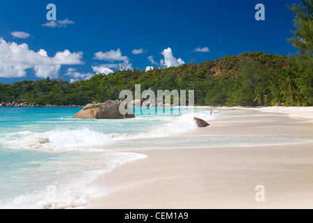 Anse Lazio, Praslin, Seychelles. Afficher le long de la plage. Banque D'Images