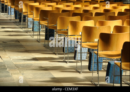 Rangées de sièges à l'intérieur de la cathédrale de Salisbury, Wiltshire, Royaume-Uni Banque D'Images