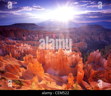 Lever du soleil sur le jardin de la Reine dans le Parc National de Bryce Canyon dans l'Utah, vus de Sunset Point Banque D'Images