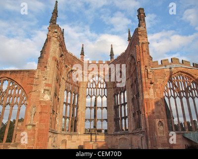 Ruines de la cathédrale St Michael bombardé, Coventry, Angleterre, RU Banque D'Images