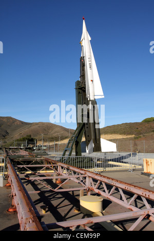 Missile Nike Hercules se trouve sur l'écran de lancement à la SF-88 base de missiles Nike au Marin Headlands au nord de San Francisco. Banque D'Images
