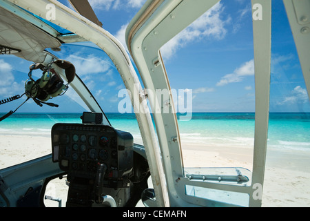 Hélicoptère sur Vlassof Cay - un sable cay au large de Cairns. Great Barrier Reef Marine Park, Queensland, Australie Banque D'Images