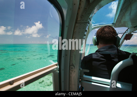 Vol en hélicoptère au-dessus du corail près de Cairns. Great Barrier Reef Marine Park, Queensland, Australie Banque D'Images