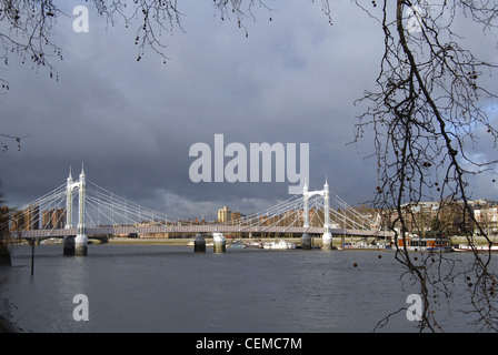 Pont victorien Prince Albert à Chelsea Banque D'Images