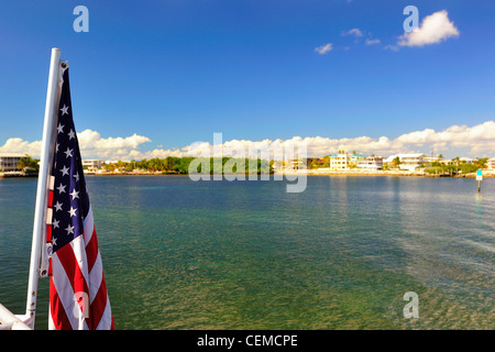 Photographie de la Stars and Stripes Star Spangled Banner photographié sur fond de Key Largo, en Floride Banque D'Images