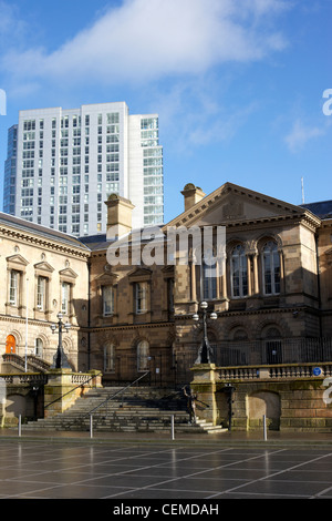 Custom house Belfast bâtiment avec obel tower dans le fond de l'Irlande du Nord Belfast Banque D'Images