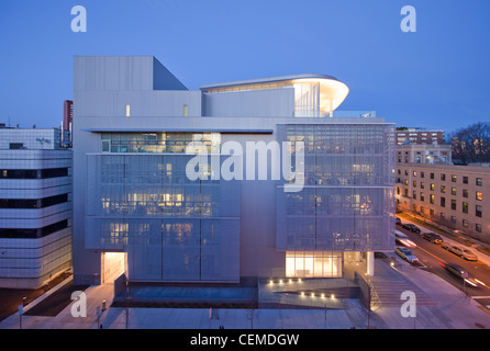 Le media lab extension (bâtiment E14) au mit, conçu par fumihiko maki et leers weinzapfel et achevé en 2009. Banque D'Images