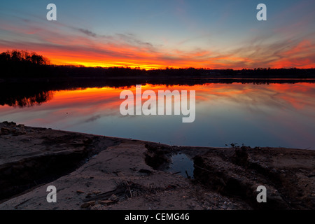 Wahoo Creek Park est un espace de loisirs sur l'extrémité nord du lac Lanier dans Hall County, GA. Il est situé sur le mont. Vernon Road à l'extrémité sud du pont du ruisseau le wahoo. C'est un parc relativement petit mais n'ont une rampe et quelques sentiers boisés menant au lac. Banque D'Images